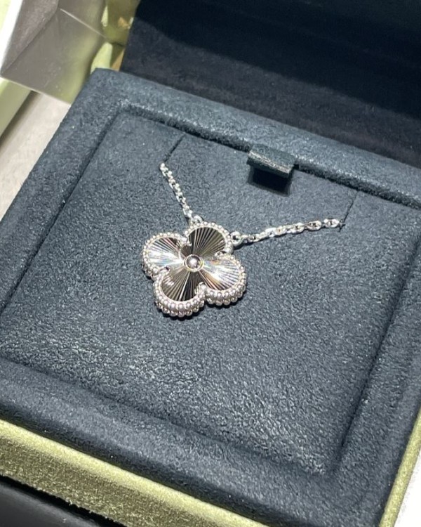 반클리프 앤 아펠 기요세 빈티지 알함브라 펜던트 목걸이