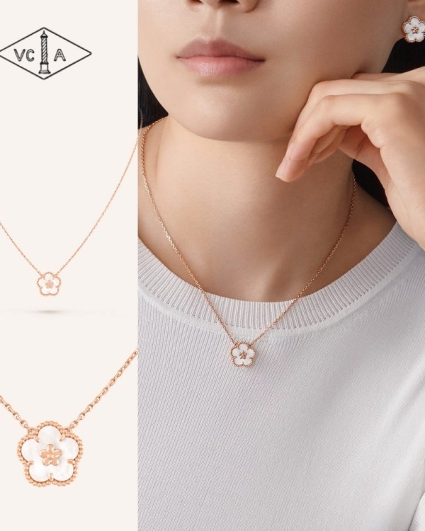 반클리프 럭키 스프링 펜던트 플럼 블로썸 스몰 18k