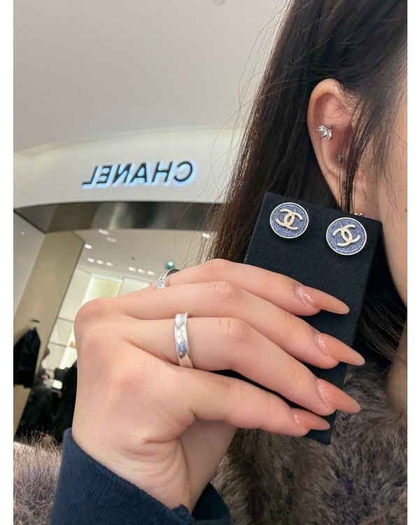 샤넬 귀걸이 로고 데님 라운드 스터드 이어링 골드
