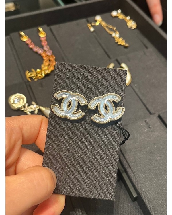 샤넬 귀걸이 로고 스터드 귀걸이