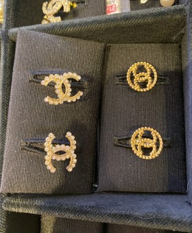 샤넬 귀걸이 골드 큐빅 보석 cc로고 크리스탈 귀걸이