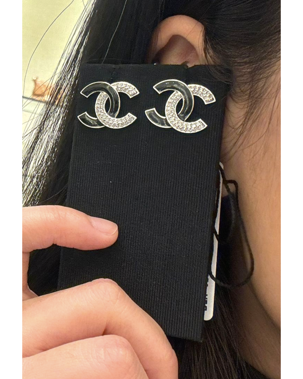 샤넬 귀걸이 CC로고 하프 블랙 실버 이어링