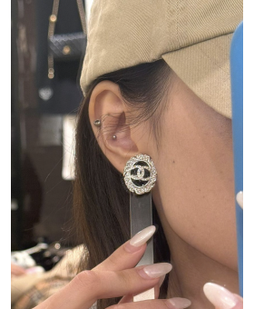 샤넬 명품귀걸이 CC로고 크리스탈 귀걸이 블랙