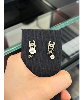 샤넬 명품귀걸이 CC로고 까멜리아 귀걸이