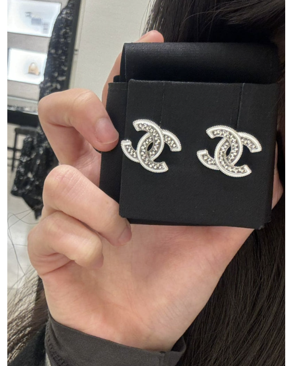 샤넬 귀걸이 크리스탈 스터드 이어링 실버