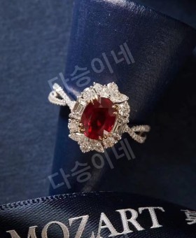 불가리 3캐럿 인공 루비 반지 절묘한 솜씨,화려한 보석
