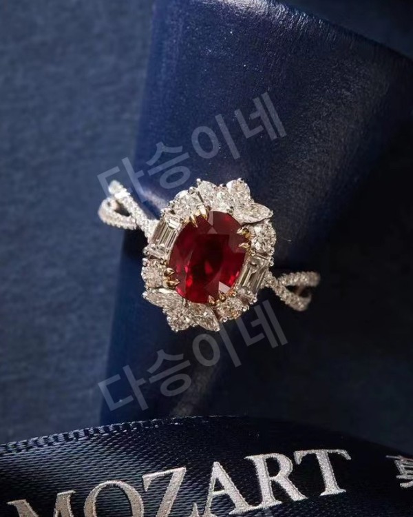 불가리 3캐럿 인공 루비 반지 절묘한 솜씨,화려한 보석
