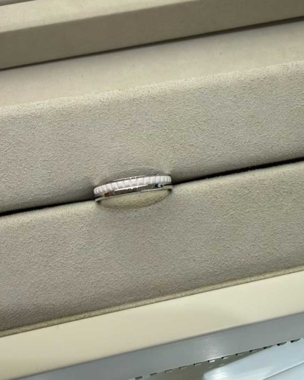 부쉐론 콰트로 더블 화이트 에디션 웨딩 밴드 반지