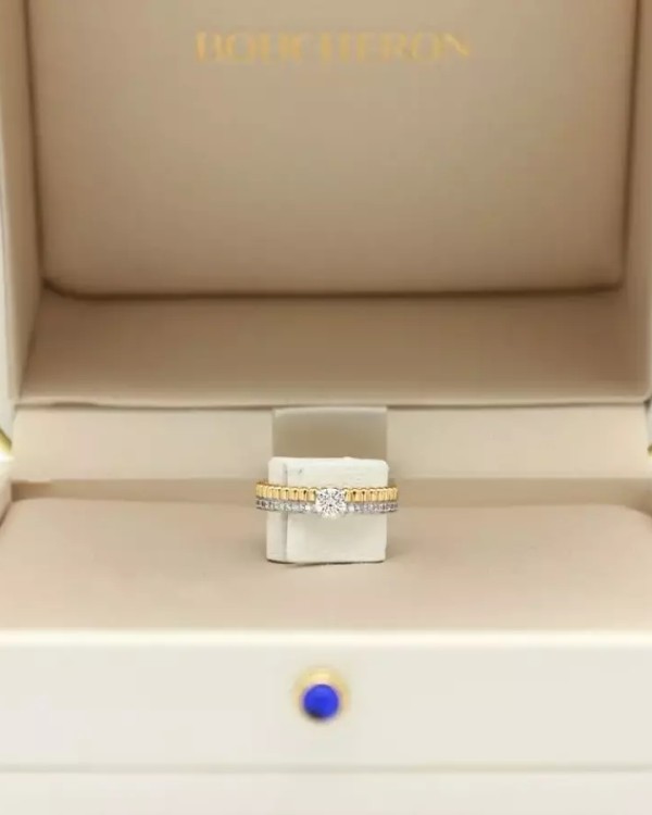 부쉐론 콰트로 레디언트 에디션 솔리테어 반지 사이즈